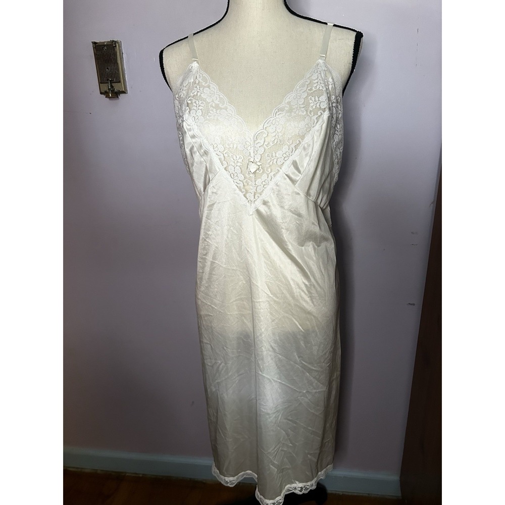 Vintage 90's Unbranded Tank Style White Lace Slip Size 40